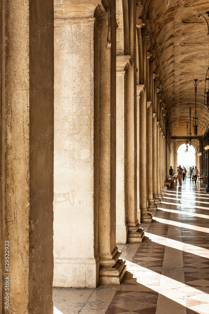 hall next to Piazza San Marco