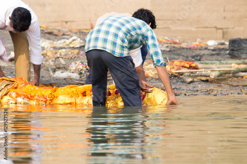  india Varanasi Hindu Cremation Ceremony Manikarnika Burning Ghat