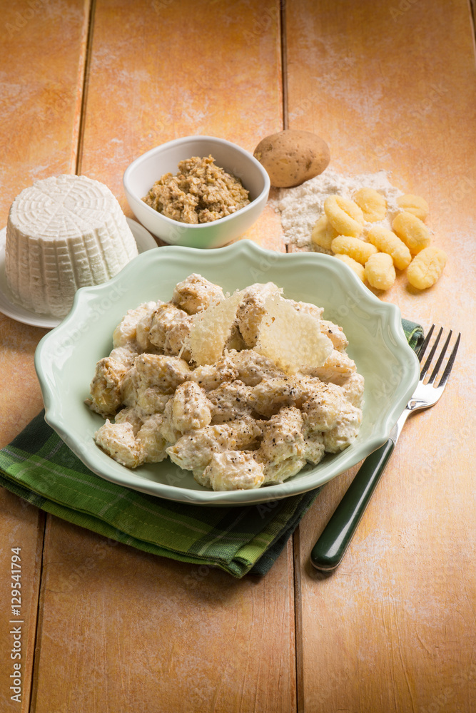 gnocchi with ricotta and nuts sauce gnocchi with ricotta and nuts sauce