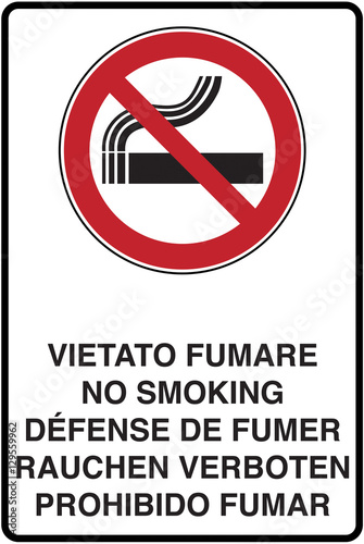 vietato fumare in cinque lingue