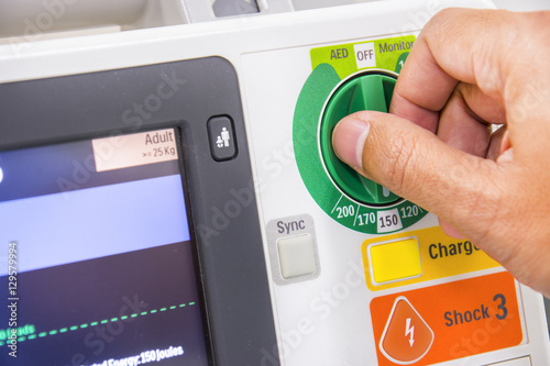 Slika na platnu right hand swith on electric power one hundred fifty joule