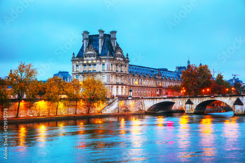 Obraz na płótnie Musee du Louvre (Louvre museum) in Paris, France w salonie