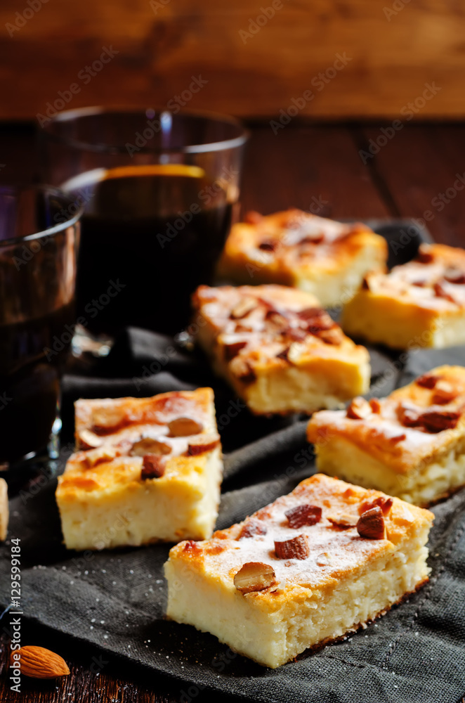 Lemon Ricotta cake with almonds sprinkling Lemon Ricotta cake with almonds sprinkling
