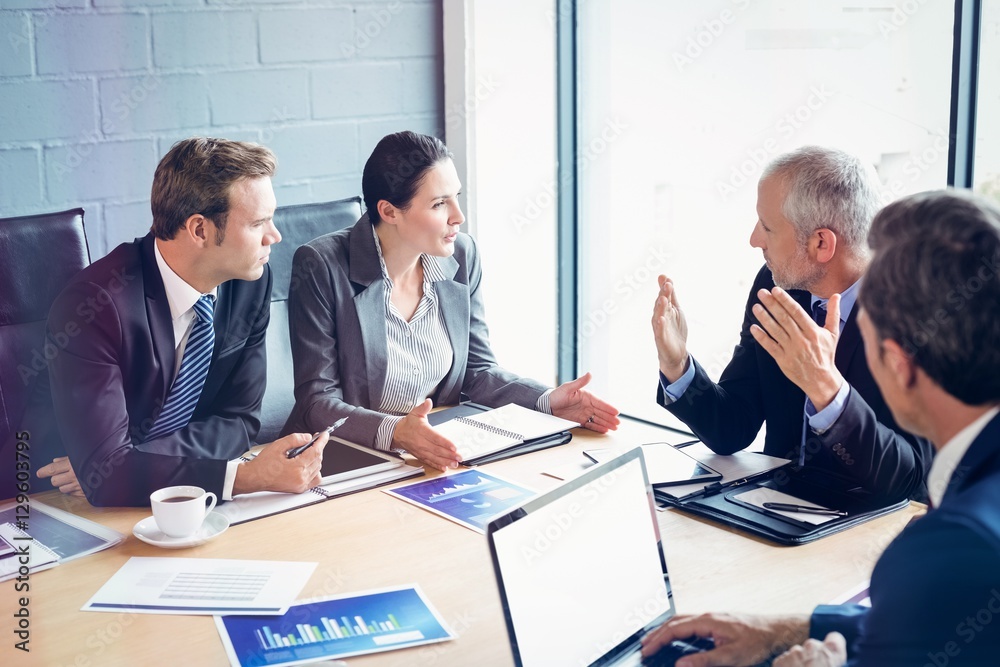 Obraz premium Businesspeople in conference room
