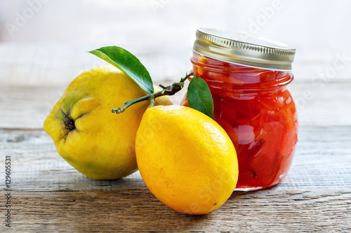 Photographie Jam from a quince and lemon.