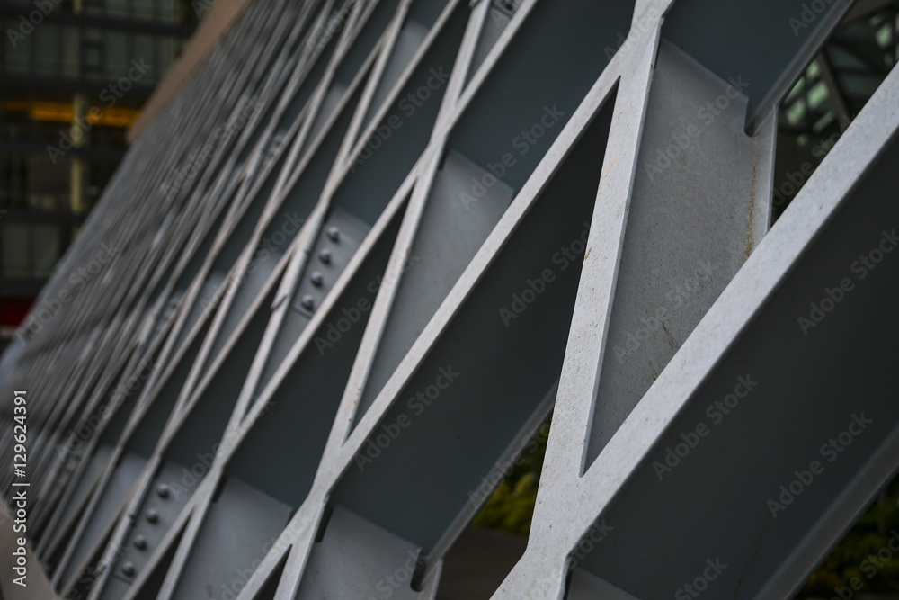 Obraz premium Close up detail of iron beams within a larger building in Seattle
