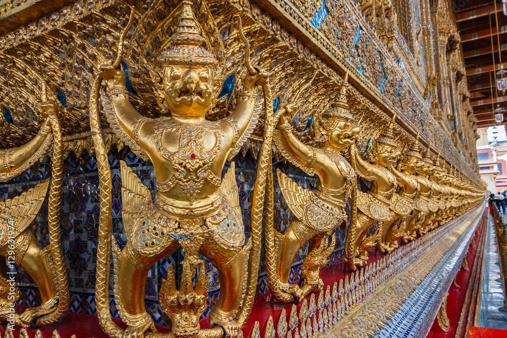 Obraz premium Garuda-Garuda of Wat Phra Kaew The Temple of Emerald Buddha in Bangkok, Thailand