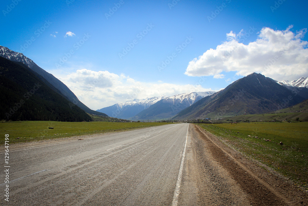 Naklejka premium Горные и холмистые пейзажи Карачаево-Черкессии, Россия