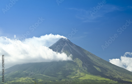 mount mayon active volcano philippines
