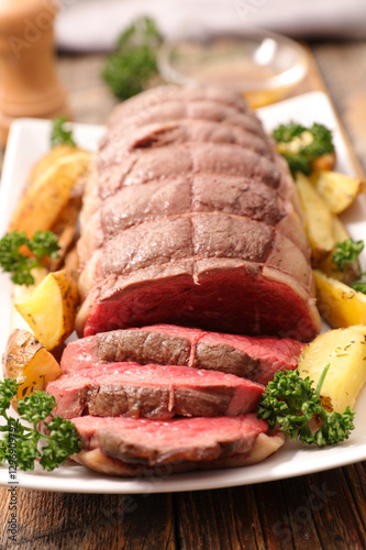  baked roast beef with vegetables