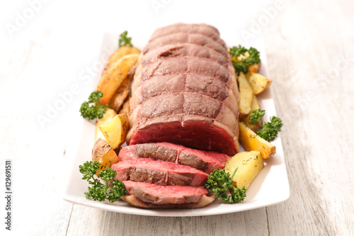  baked roast beef with vegetables