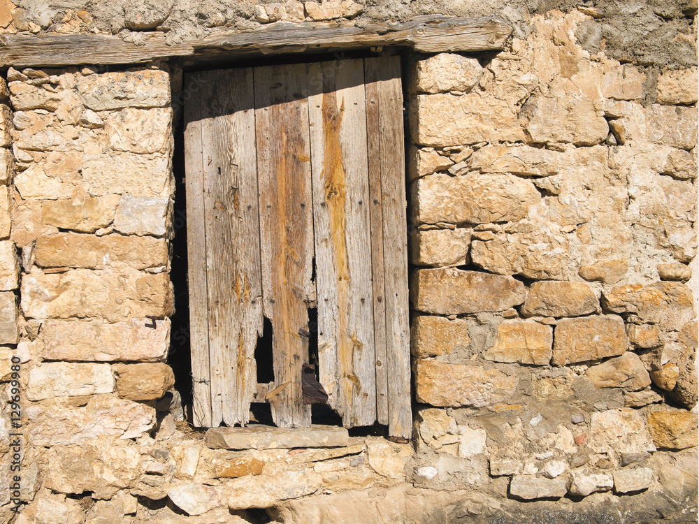 PUERTA EN ABANDONO POR LAS INCLEMENCIAS METEOROLOGICAS EN CAÑADA BENATANDUZ TERUEL PUERTA EN ABANDONO POR LAS INCLEMENCIAS METEOROLOGICAS EN CAÑADA BENATANDUZ TERUEL