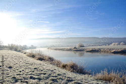 Weser im Winter bei Hessisc...