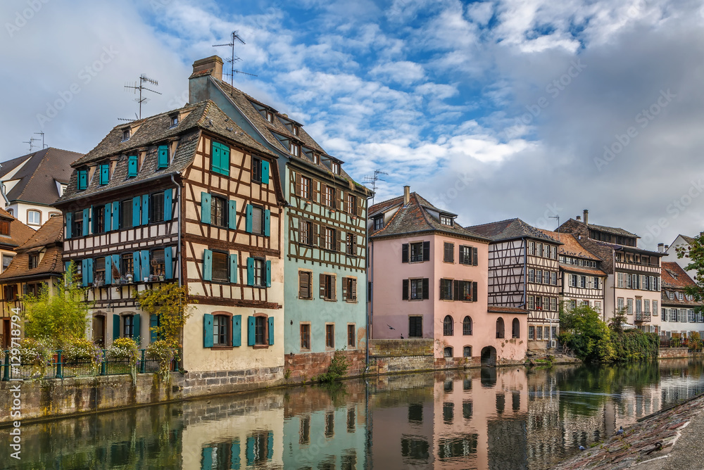 Obraz premium Embankment of the Ill river, Strasbourg