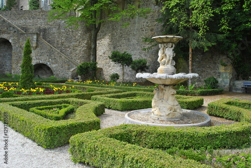 Fontanna w barokowym ogrodzie