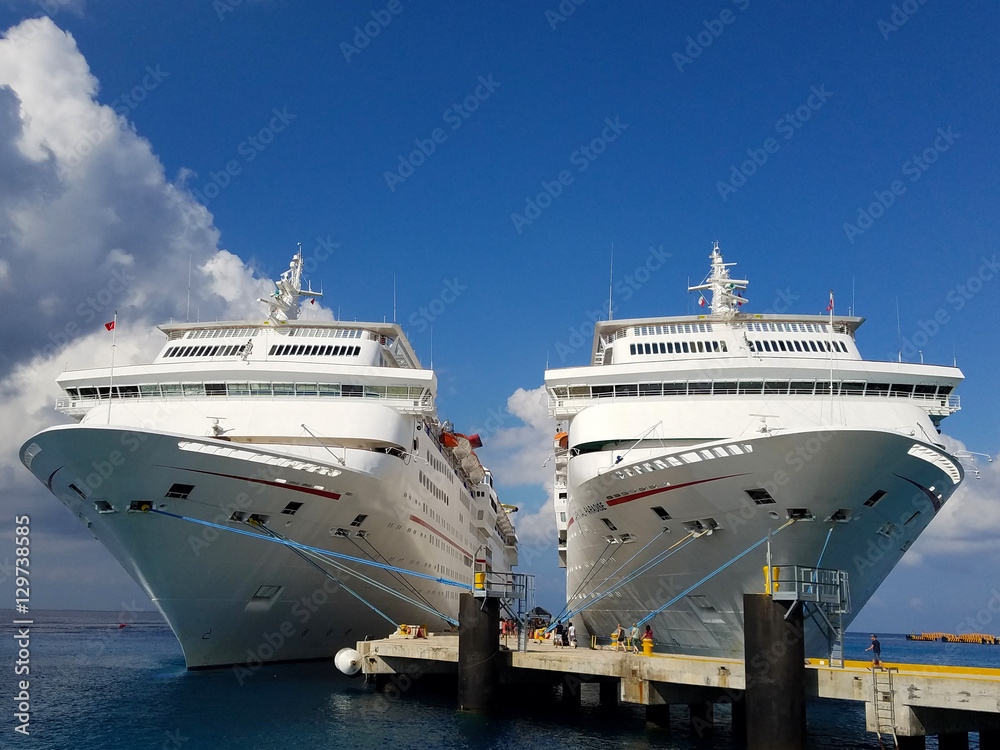 Cruise Ships In Cozumel