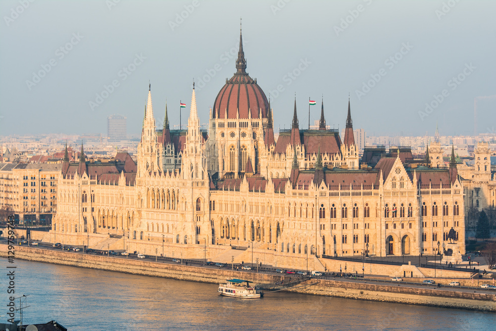 Obraz premium panoramic views to budapest parliament, hungary