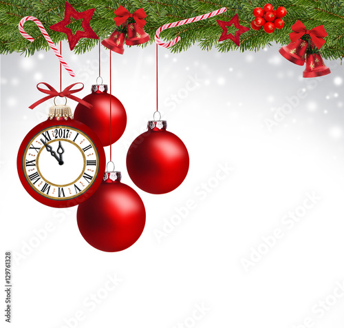 Weihnachtliche Dekoration mit Uhr