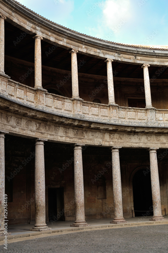 Patio del palacio de Carlos V en La Alhambra