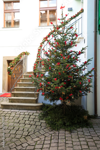 Fototapeta Naklejka Na Ścianę i Meble -  Christmas tree on Old Town Square in Prague