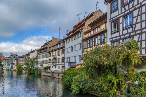 Embankment of the Ill river, Strasbourg © borisb17