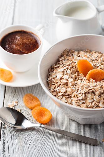 Oatmeal with dried apricots