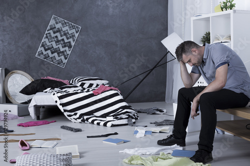 Slika na platnu Sad man surrounded by mess