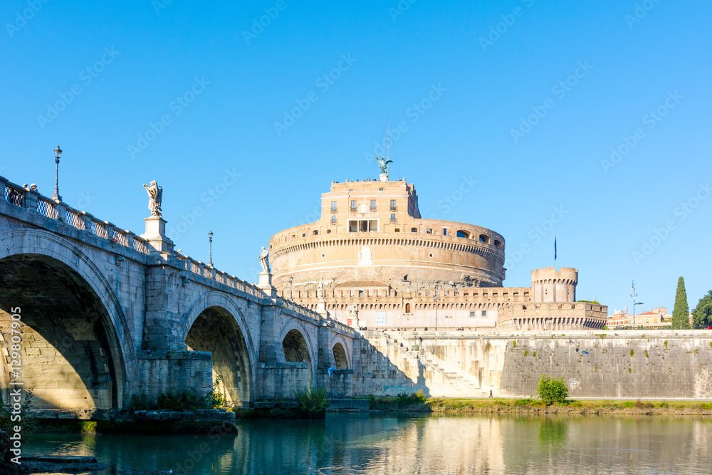 Vista di Castel Sant'Angelo a Roma. Luoghi storici da visitare