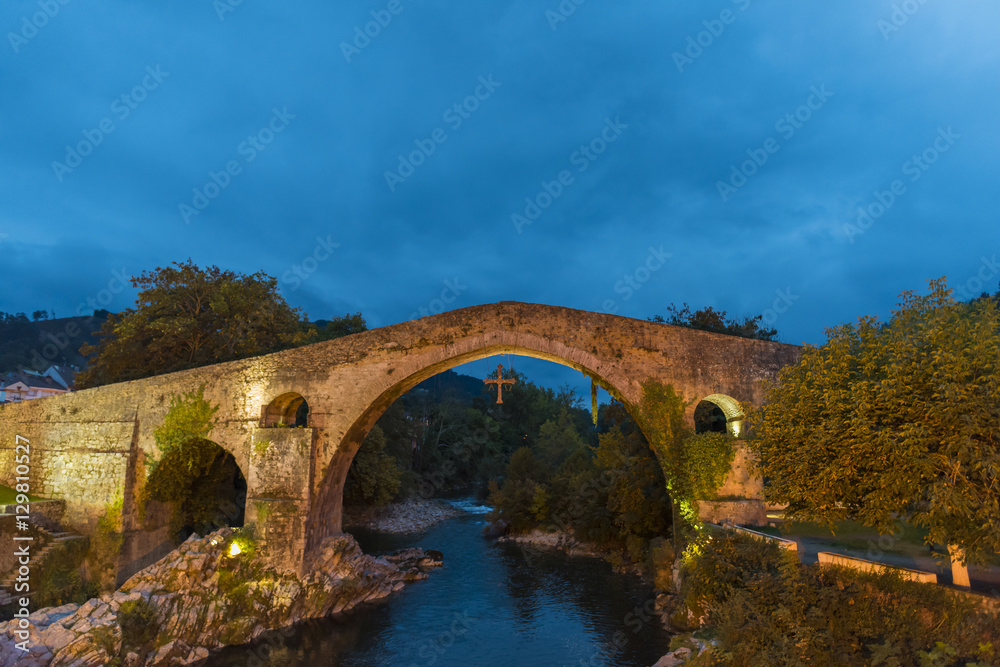 Puente romano de Cangas de Onís (Asturias, España).