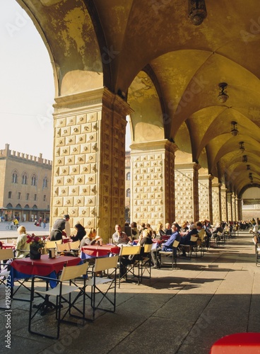 Cafe in the arcade, Piazza Maggiore, Bologna, Emilia-Romagna