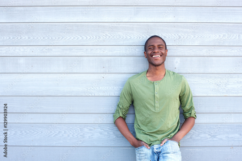 Obraz premium cool african american guy smiling