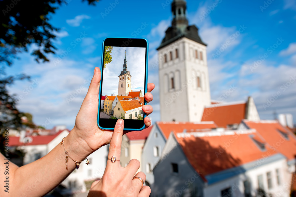 Obraz premium Photographing with smart phone saint Nicholas church in the old town in Tallinn, Estonia