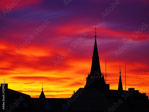 Grudniowy zachód słońca nad miastem, Wrocław - Polska © Vividness