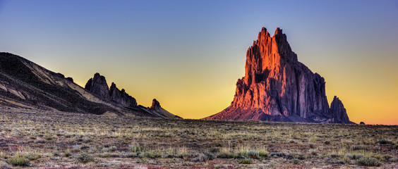 Fotobehang Cappuccinokleur Shiprock New Mexico  © Tom