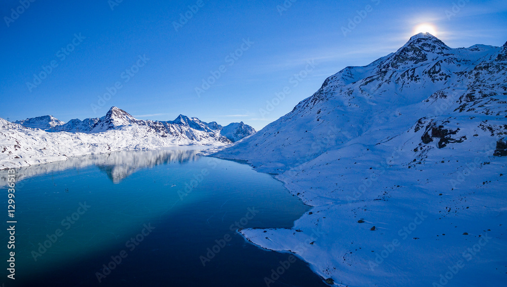 Bernina Pass (CH) - Pattinaggio sul lago Bianco ghiacciato - Vista aerea