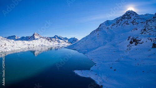 Bernina Pass (CH) - Pattinaggio sul lago Bianco ghiacciato - Vista aerea