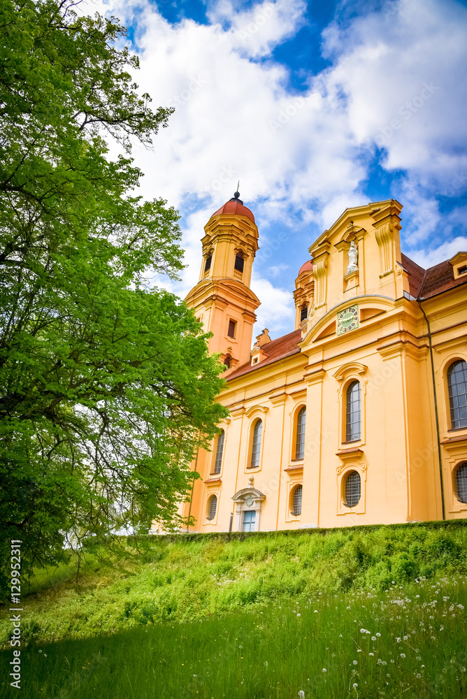 Wunderschöne Architektur - die Schönenberger Kirche