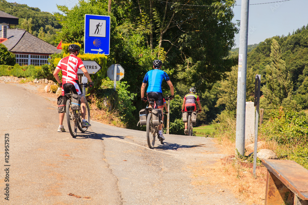 Obraz premium Pilgrimn bikers along the way of St. James