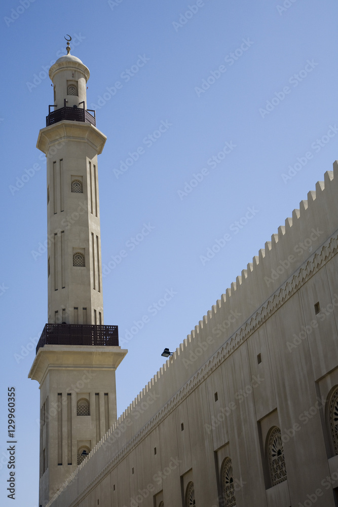 Obraz premium UAE Dubai The Grand Mosque and minaret in Bur Dubai