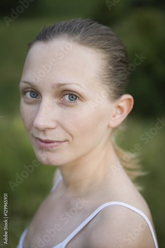 Closeup portrait of a smiling young woman outdoors