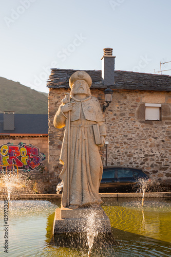 Statue of pilgrimn, Molinaseca photo