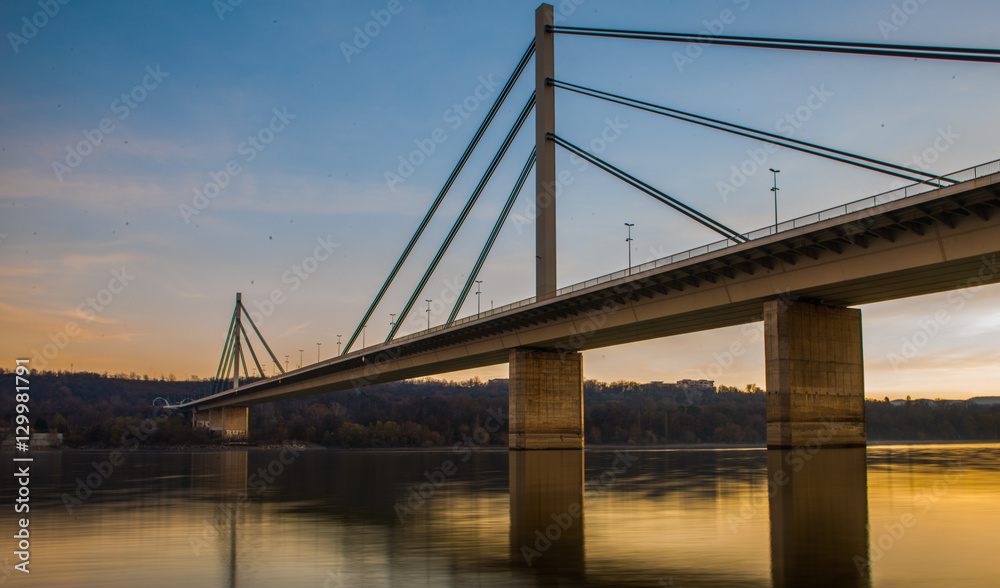 Fototapeta premium Bridge of freedom