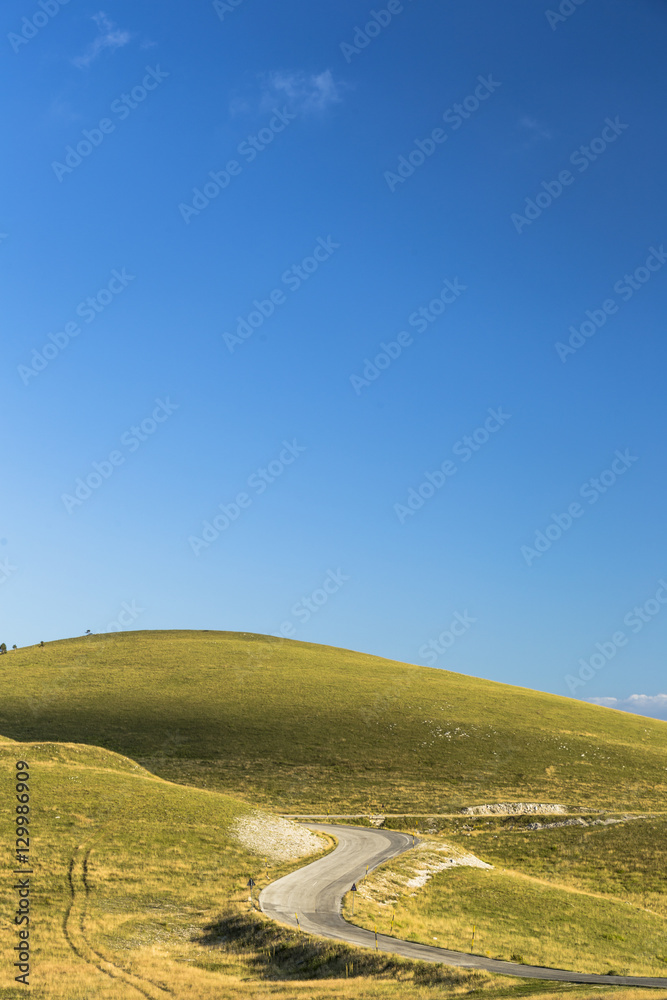 Fototapeta premium Panoramic view of beautiful landscape with Gran Sasso d'Italia peak at Campo Imperatore plateau in the Apennine Mountains, Abruzzo, Italy