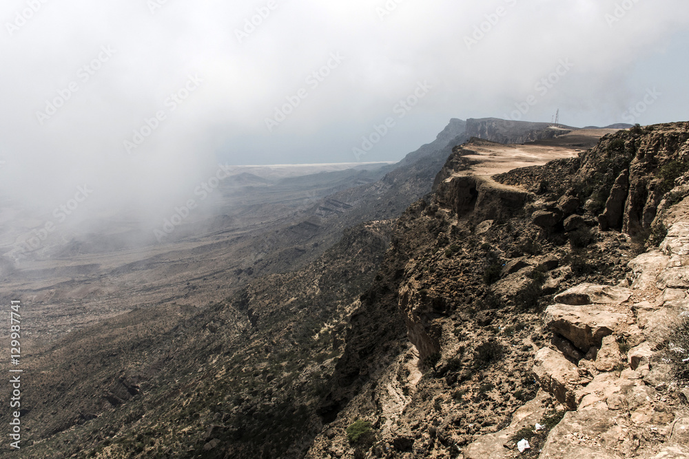 Obraz premium Highest point Jabal Samhan mountain viewpoint Dhofar mountains Oman 8