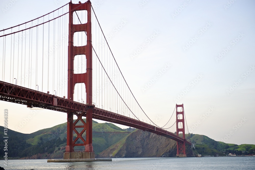 Fototapeta premium Golden Gate Bridge low angle perspective