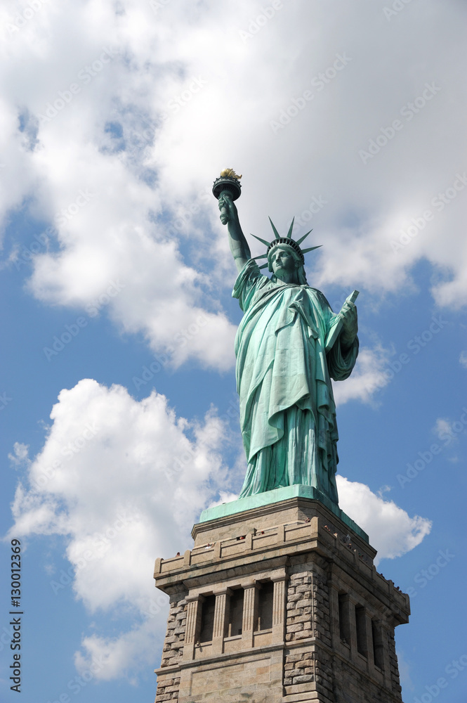 statue of Liberty under blue sky 