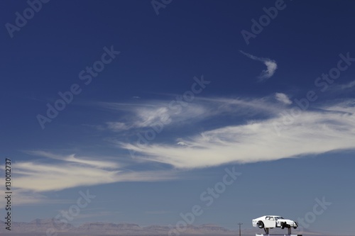 Car on desert horizon USA © moodboard