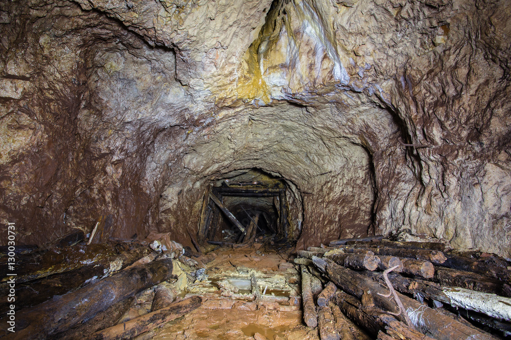 Undreground abandodned mine tunnel shaft Undreground abandodned mine tunnel shaft