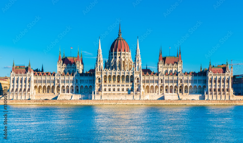 Fototapeta premium Hungarian Parliament and the Danube river in Budapest, Hungary