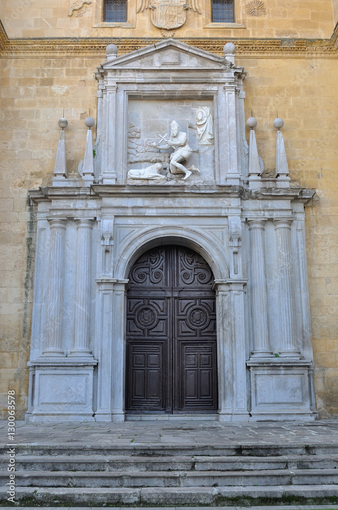 Puerta de convento